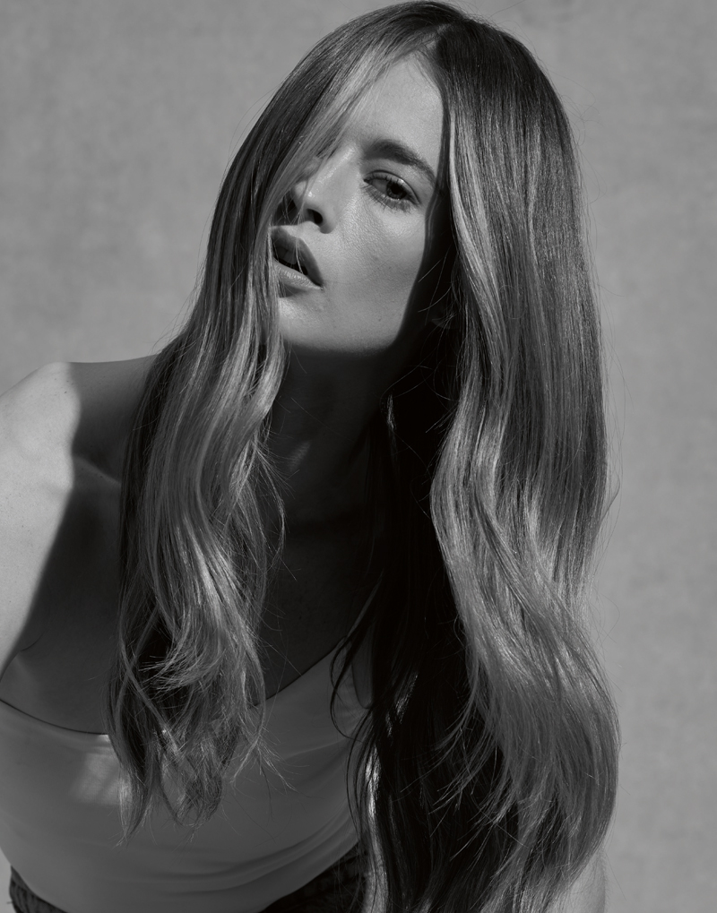 Woman with soft waves in her hair created by ALTERNA