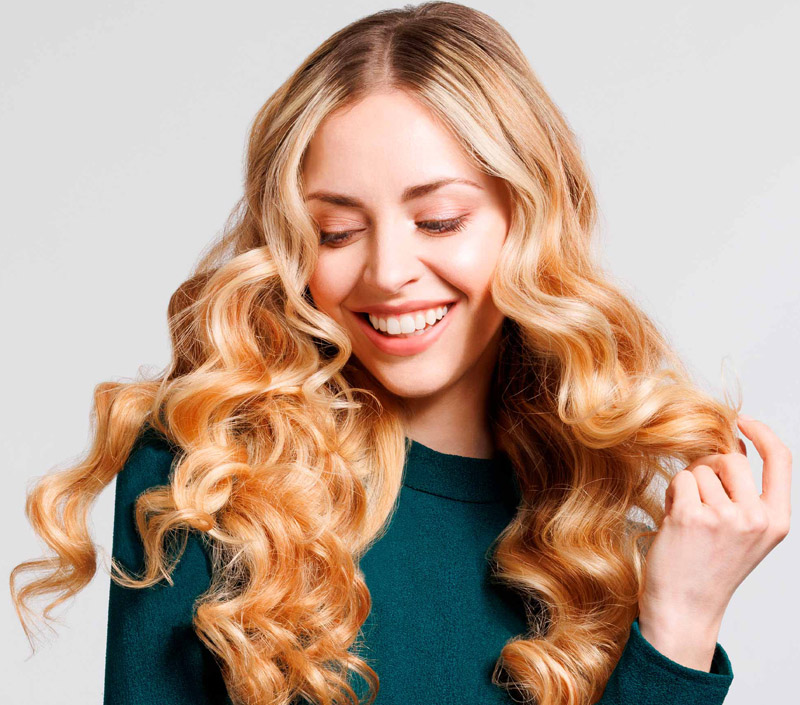 A woman with smooth wavy blonce hair