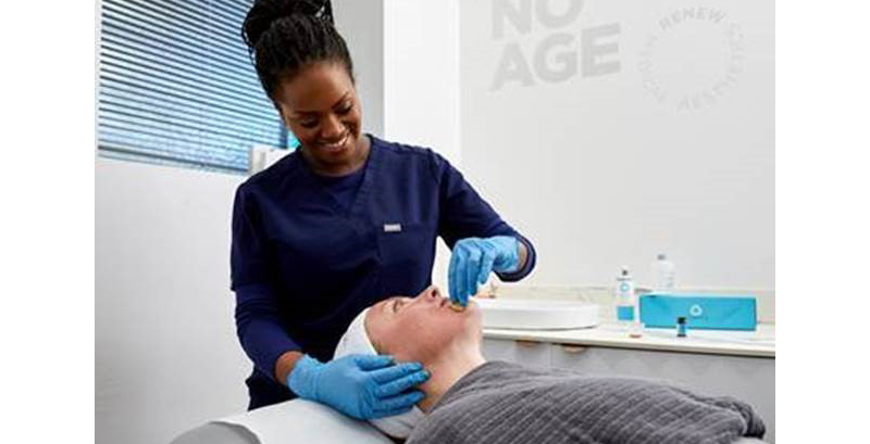 Therapist carrying out the perfect peel treatment