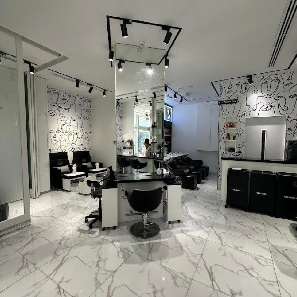 Styling stations with white and grey marble flooring