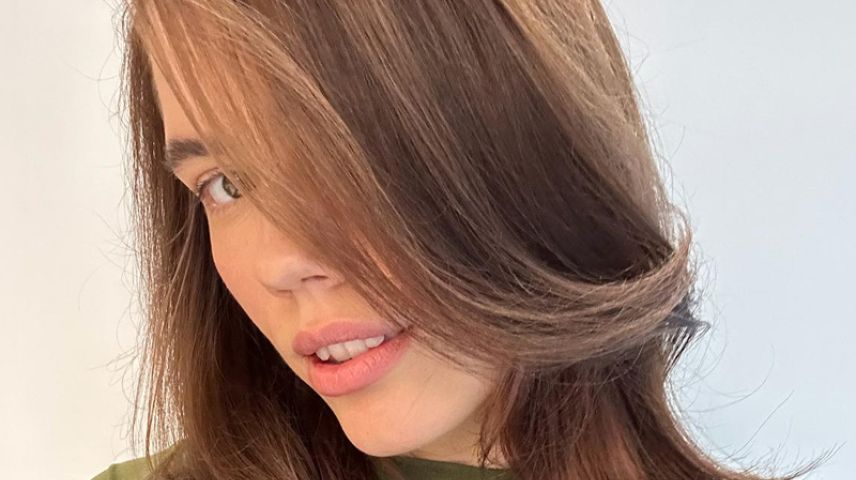Image of a woman with hair coloured in Rose Brunette by L'Oreal